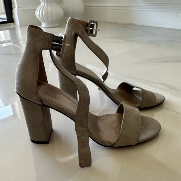 Pelle Moda Heels - Picture 7 of 10